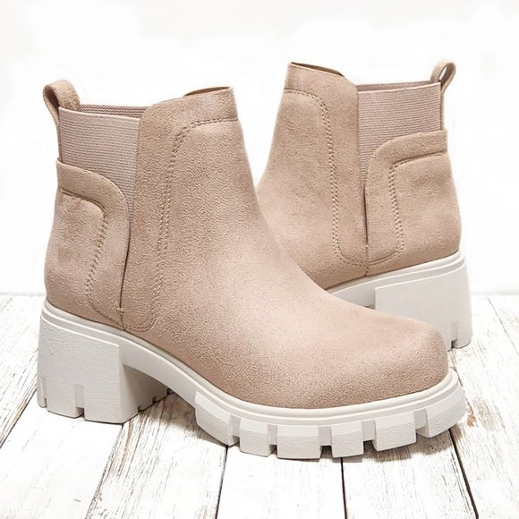 New Clay Beige Chelsea Round Toe Ankle Boots Booties - Picture 2 of 4